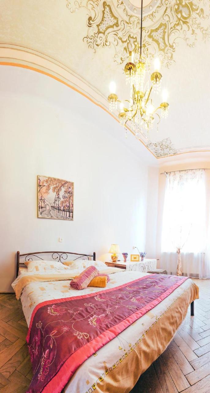 Vintage Apartment 2 Rooms With Balcony Lviv Ngoại thất bức ảnh
